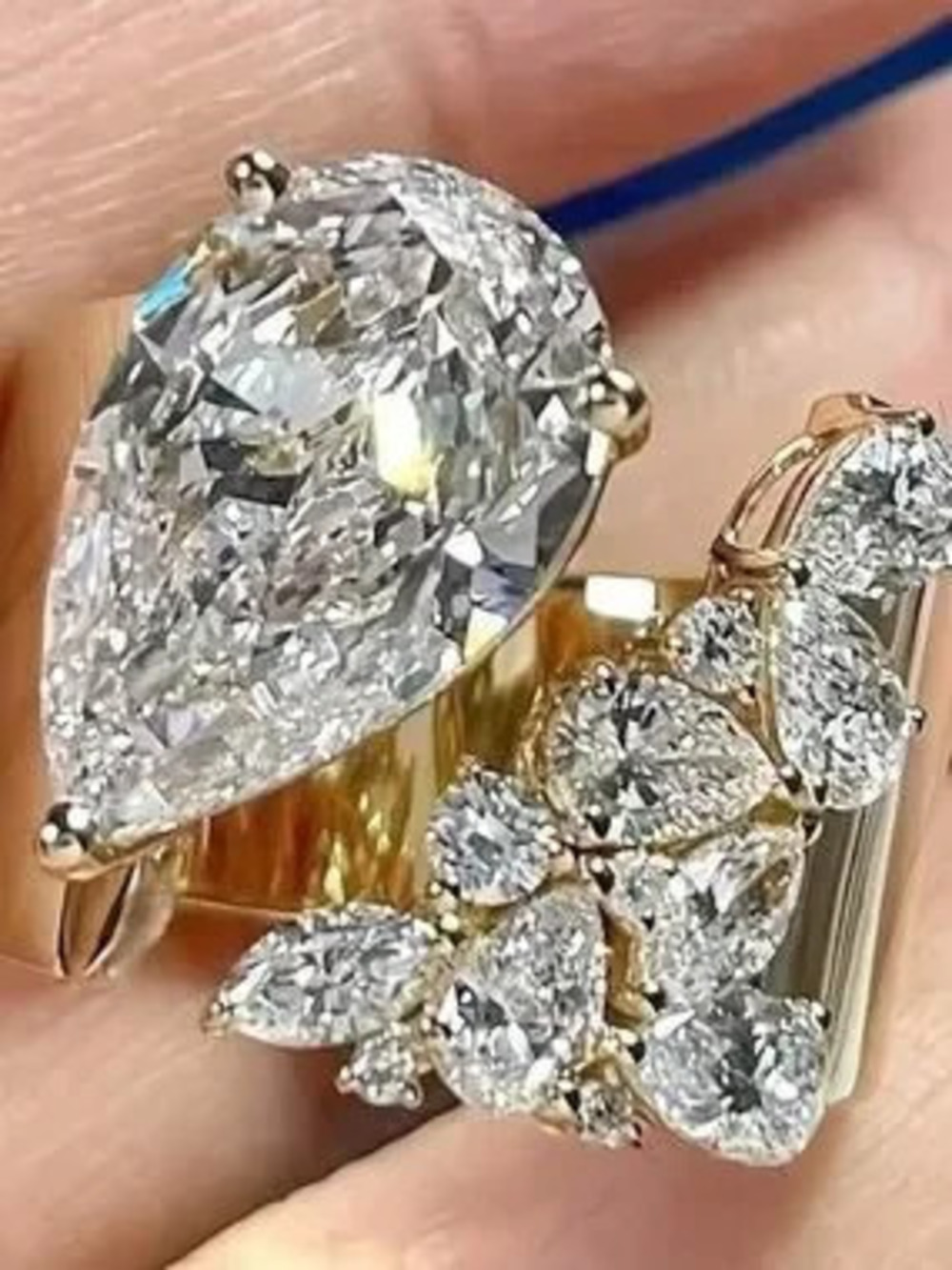 Luxury Gold Pear-Cut Crystal Cluster Ring
